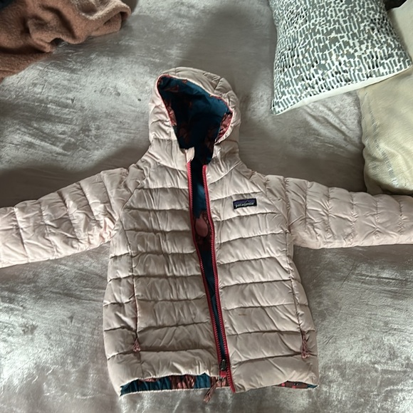 Patagonia Girls Reversible Puffer Jacket Size 3T/4T - Picture 3 of 4